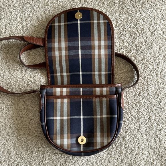 Burberry’s Small Crosshody Bag - Picture 4 of 14